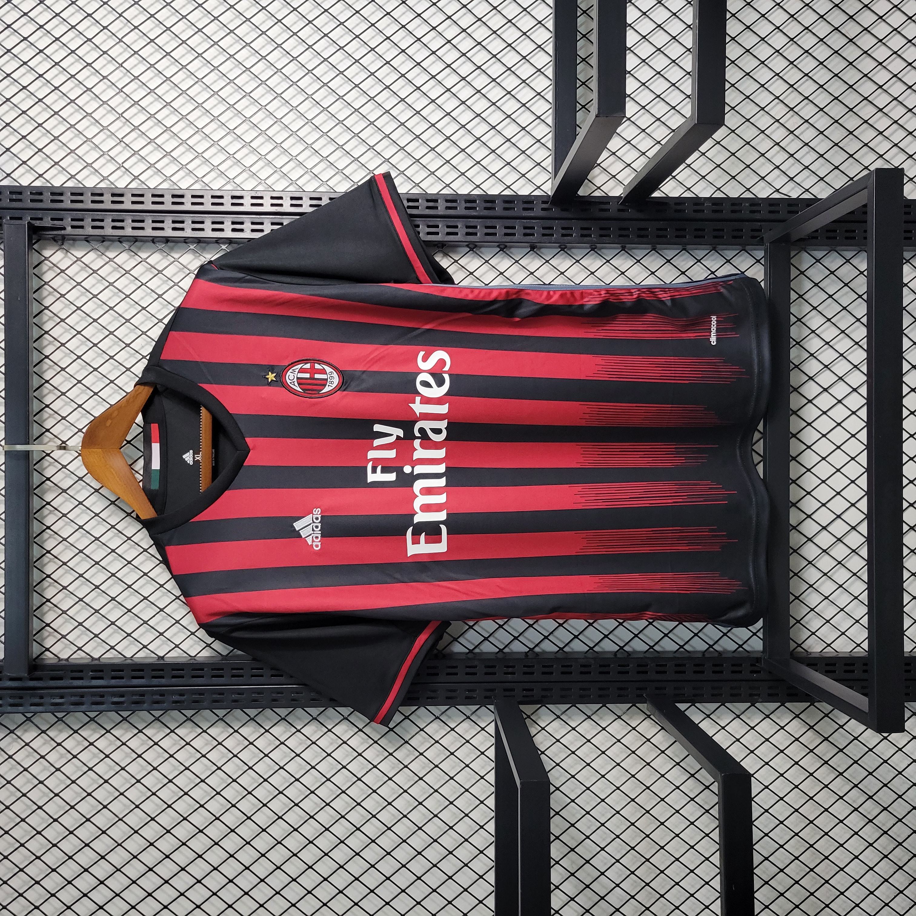 Retro AC Milan 2016-17 Home Stadium Jersey